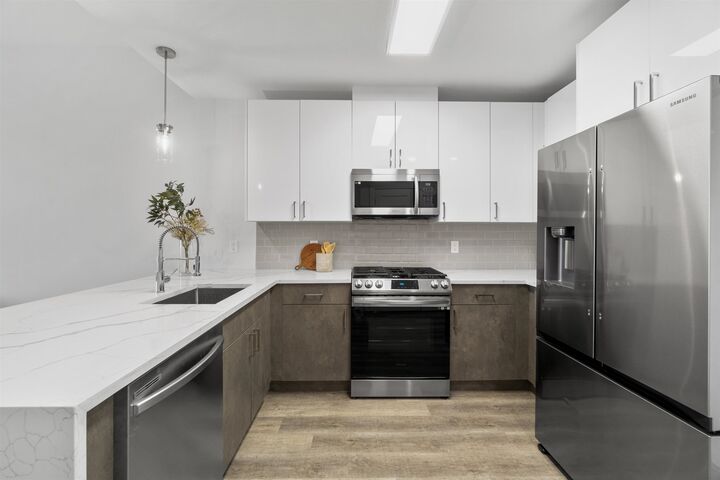 Property Photo:  412 Whiton St 402  NJ 07304 