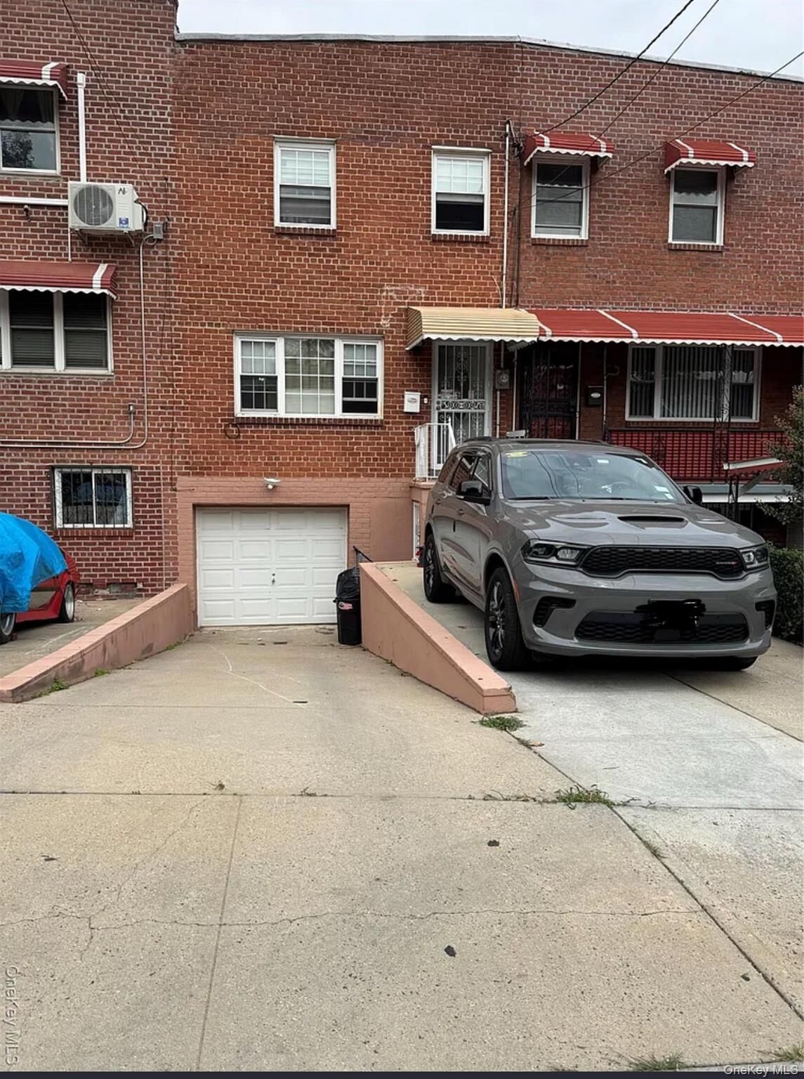 Property Photo:  1019 E 230th Street  NY 10466 