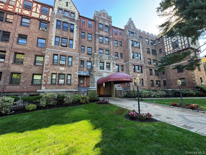 23 Old Mamaroneck Road 2P  White Plains NY 10605 photo