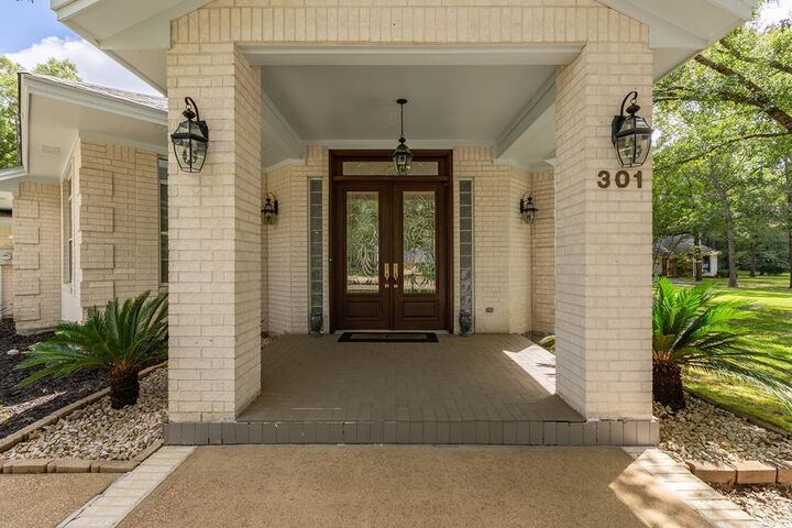 Property Photo: 301 Southern Trace TX 75901