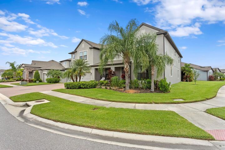 Property Photo:  10710 Foxtail Pasture Way  FL 33647