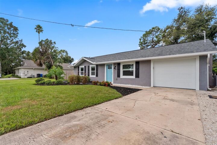 Property Photo: 1601 1st Street SE FL 33570