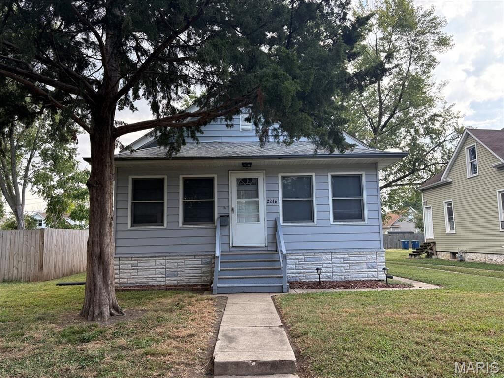 Property Photo:  2246 Edison Avenue  IL 62040 