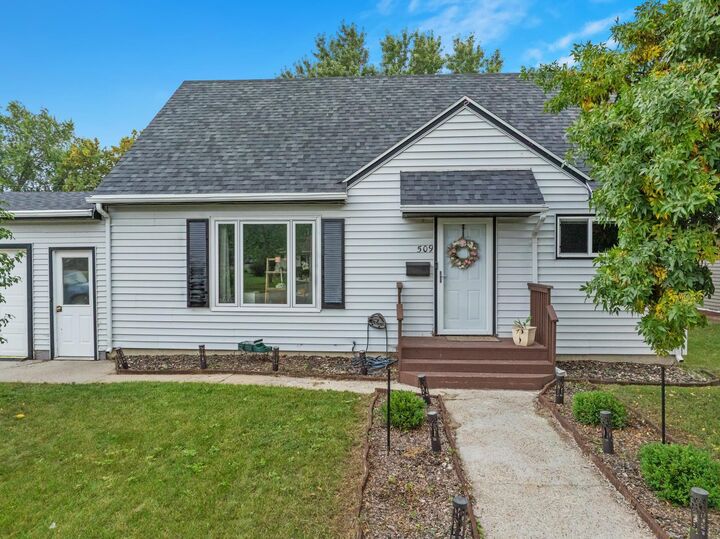 Property Photo: 509 17th Ave SW ND 58701