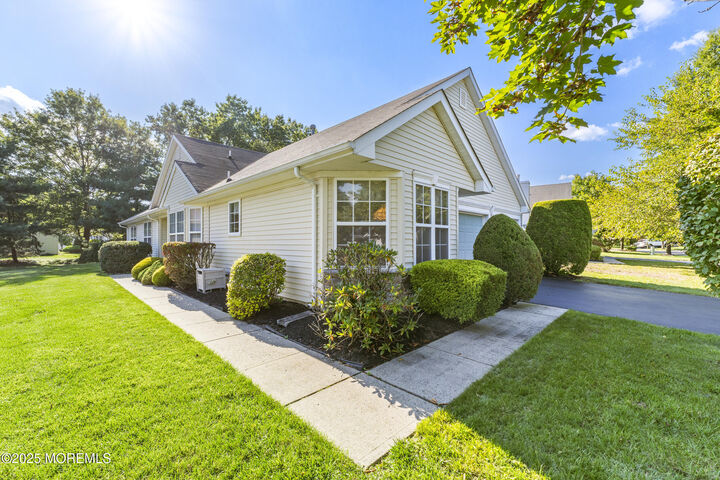 Property Photo:  8 Oakmont Road  NJ 08701 