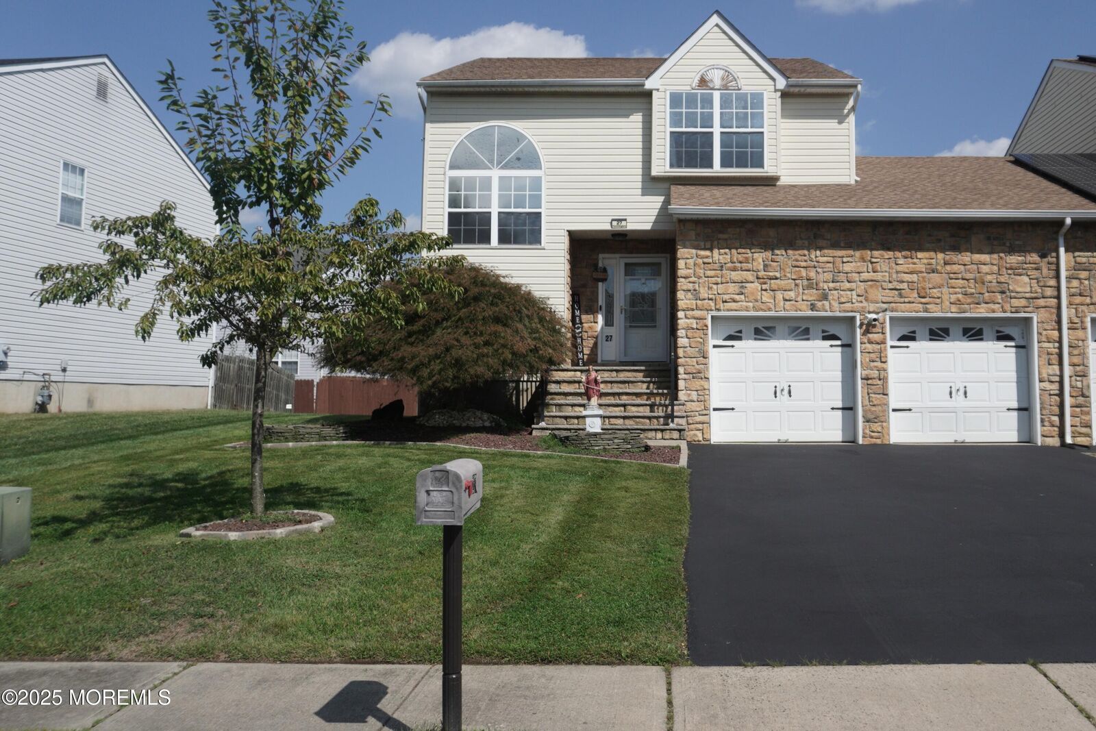 Property Photo:  27 Hummingbird Court  NJ 07746 