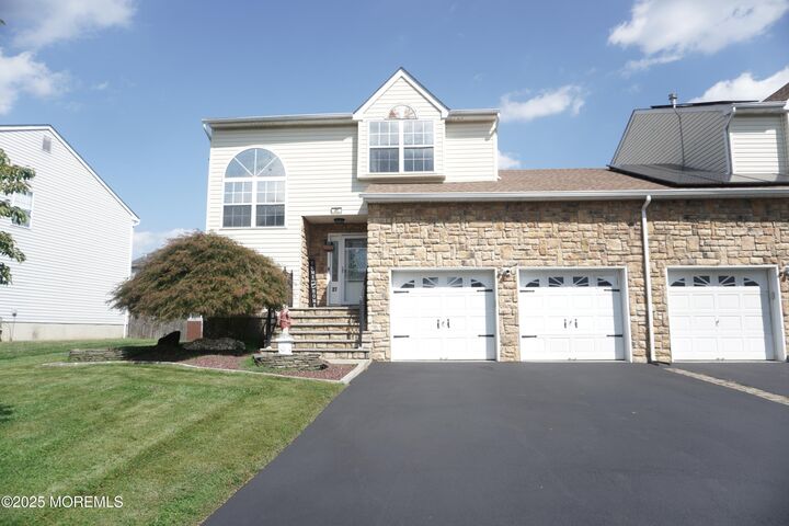 27 Hummingbird Court  Marlboro NJ 07746 photo