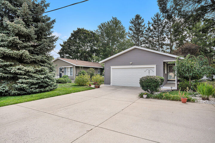 Property Photo: 2401 Marquard Avenue MI 49445