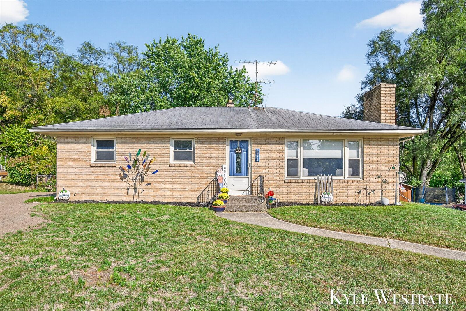 Property Photo: 6026 Belmont Avenue NE MI 49306