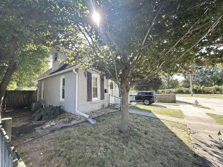 Property Photo:  1218 W Macarthur Avenue  IL 61701
