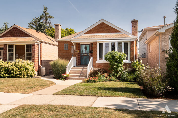 Property Photo:  5523 S Neenah Avenue  IL 60638 