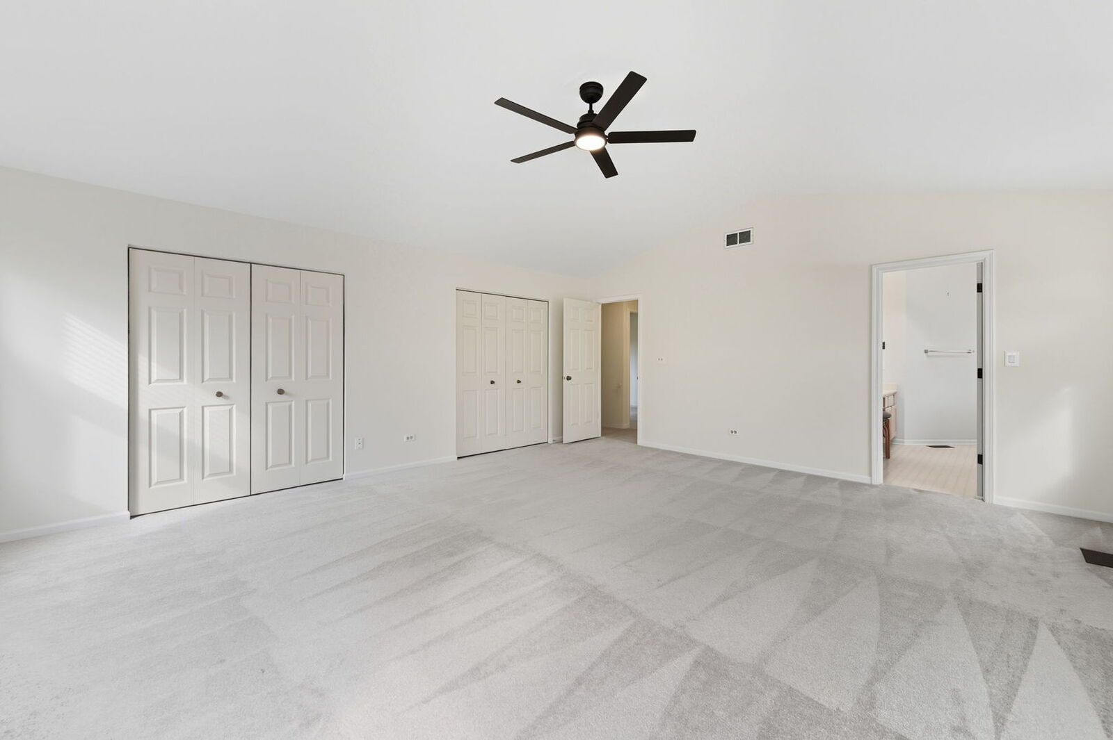 Property Photo: 832 Brandt Drive IL 60156