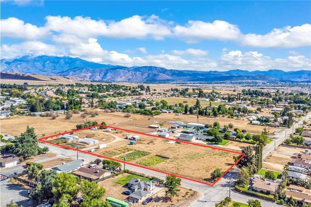 Property Photo:  40587 High St  CA 92223 
