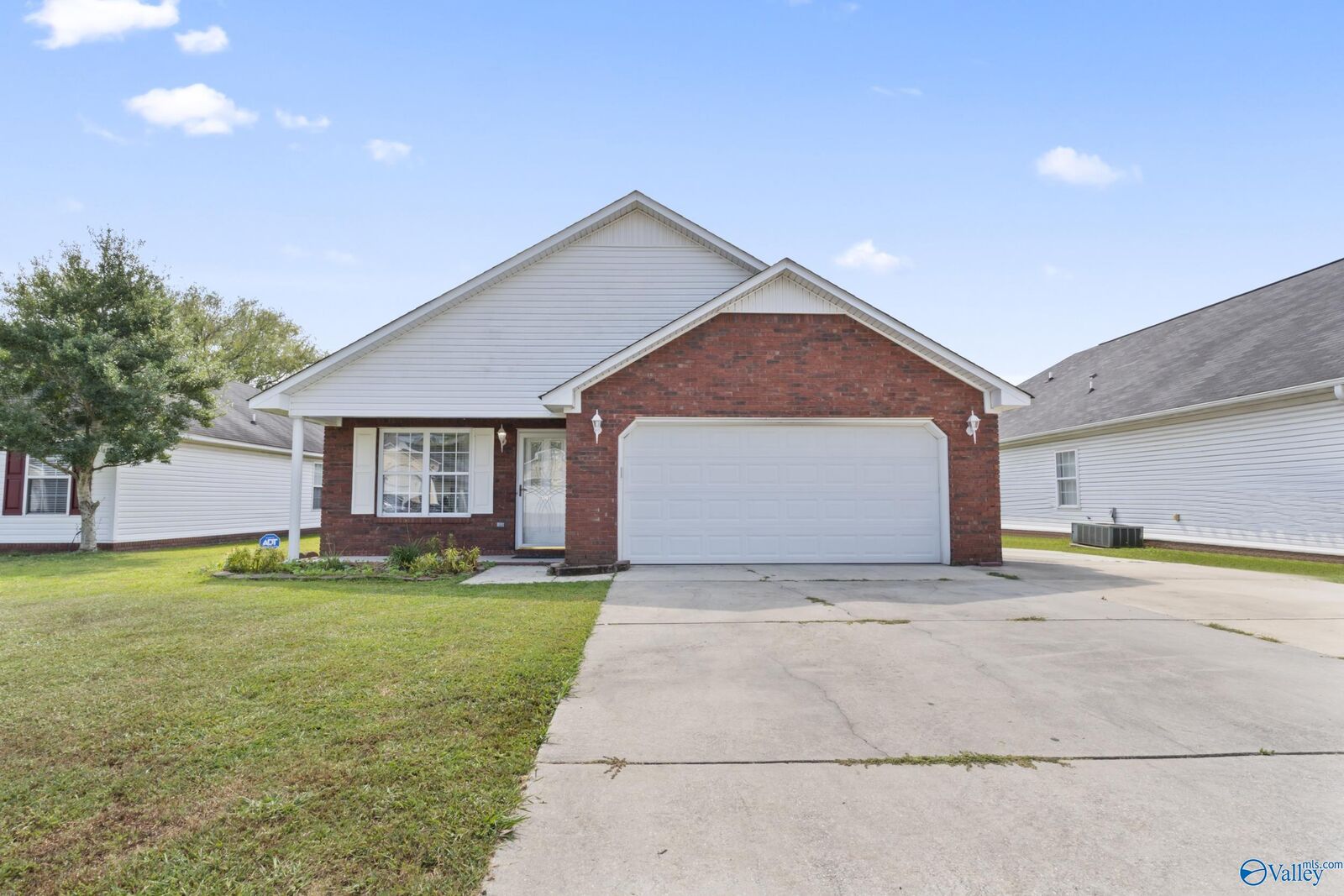 Property Photo:  3907 Steve Perkins Drive SW  AL 35603 