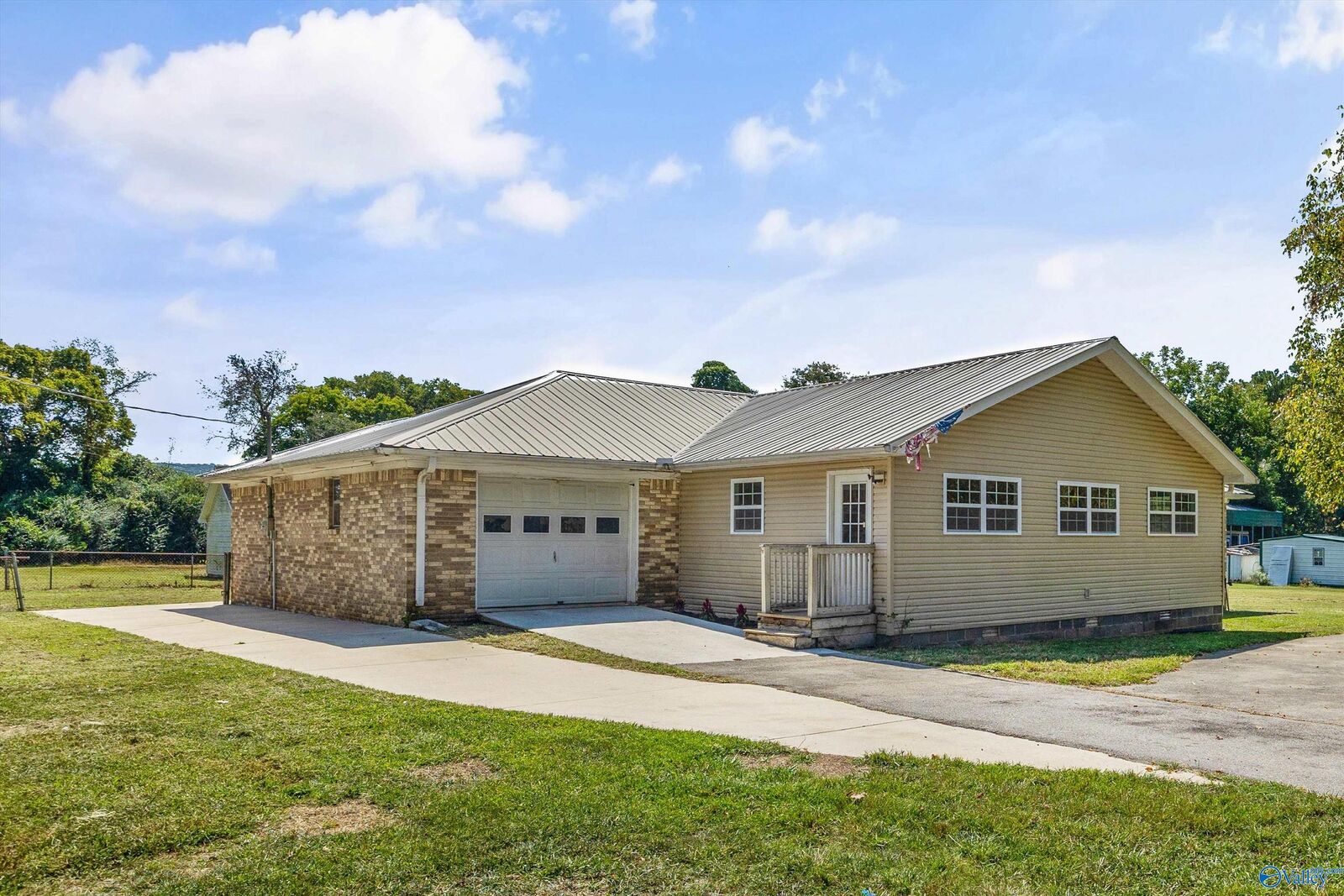 Property Photo: 293 Neal Drive AL 35748