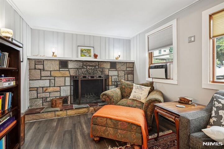 Property Photo:  716 Glen  NJ 07871 