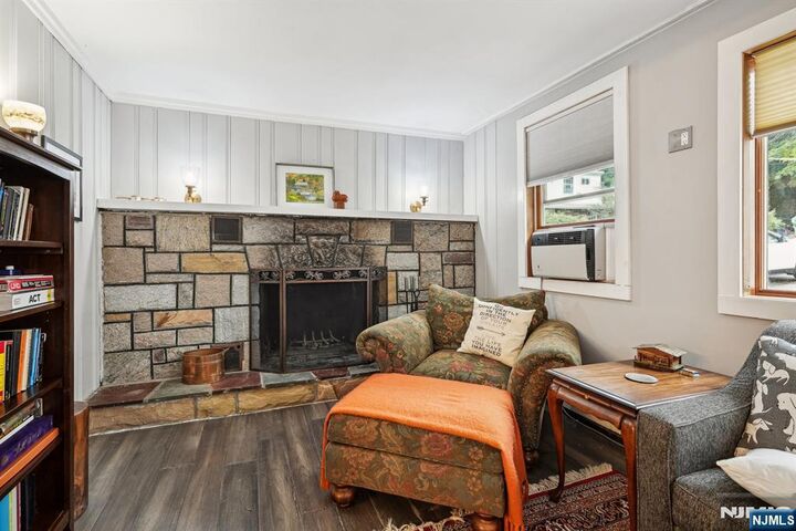 Property Photo:  716 Glen  NJ 07871 