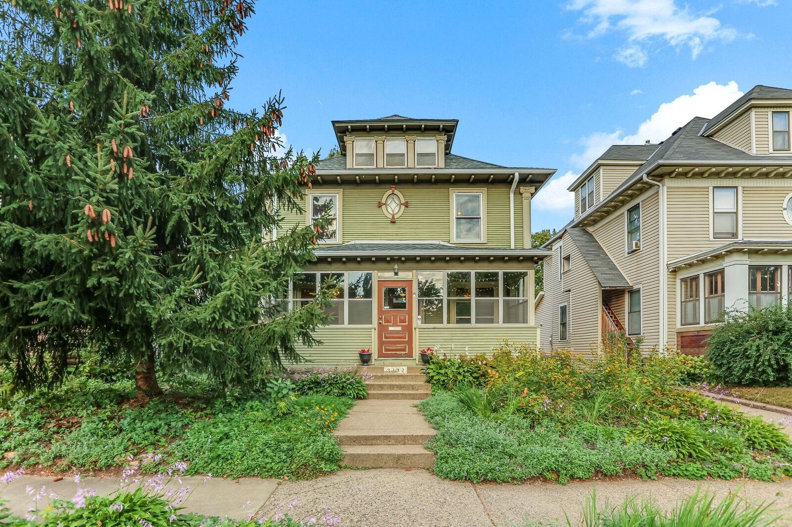 Property Photo:  3132 Park Avenue  MN 55407 