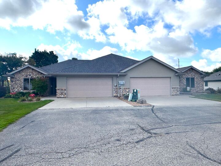 Property Photo:  612 Ferson Drive NE  MN 55976 