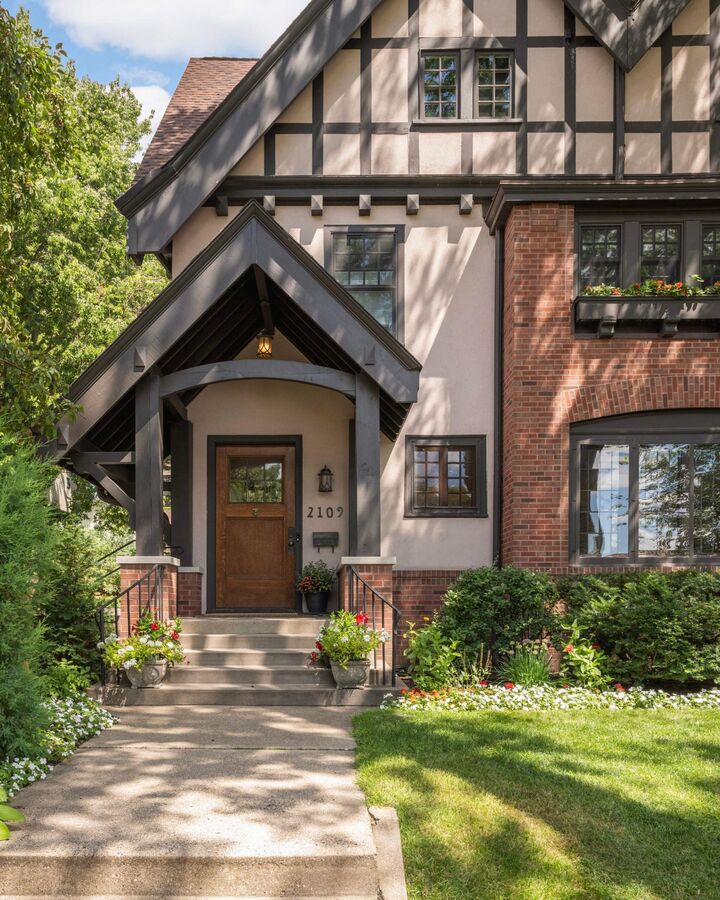Property Photo: 2109 James Avenue S MN 55405