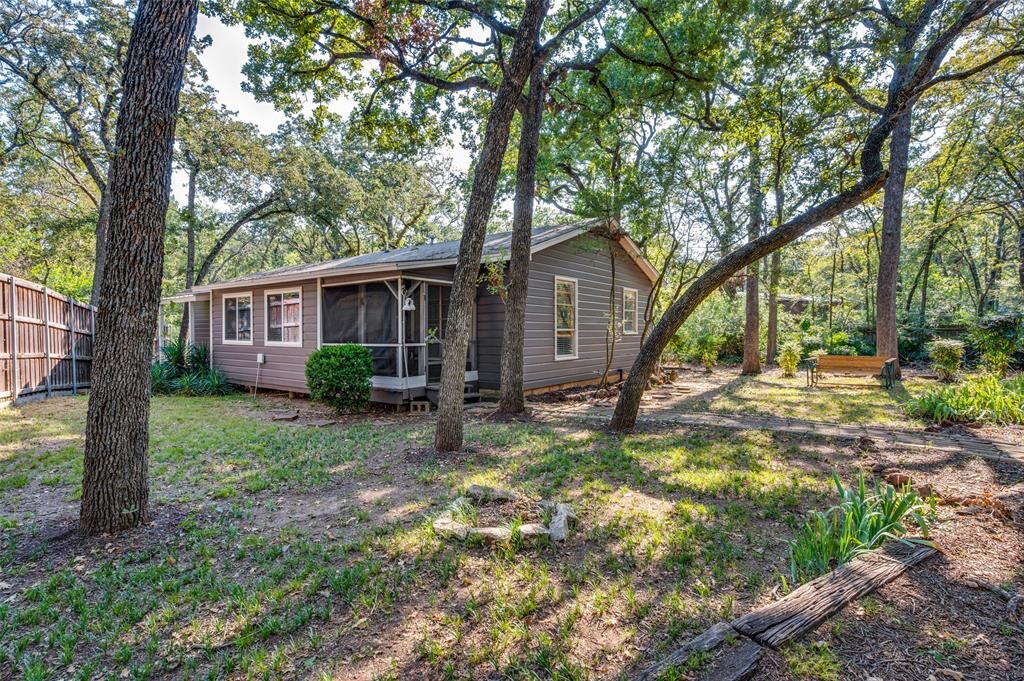 Property Photo:  150 Coneflower Road  TX 76208 