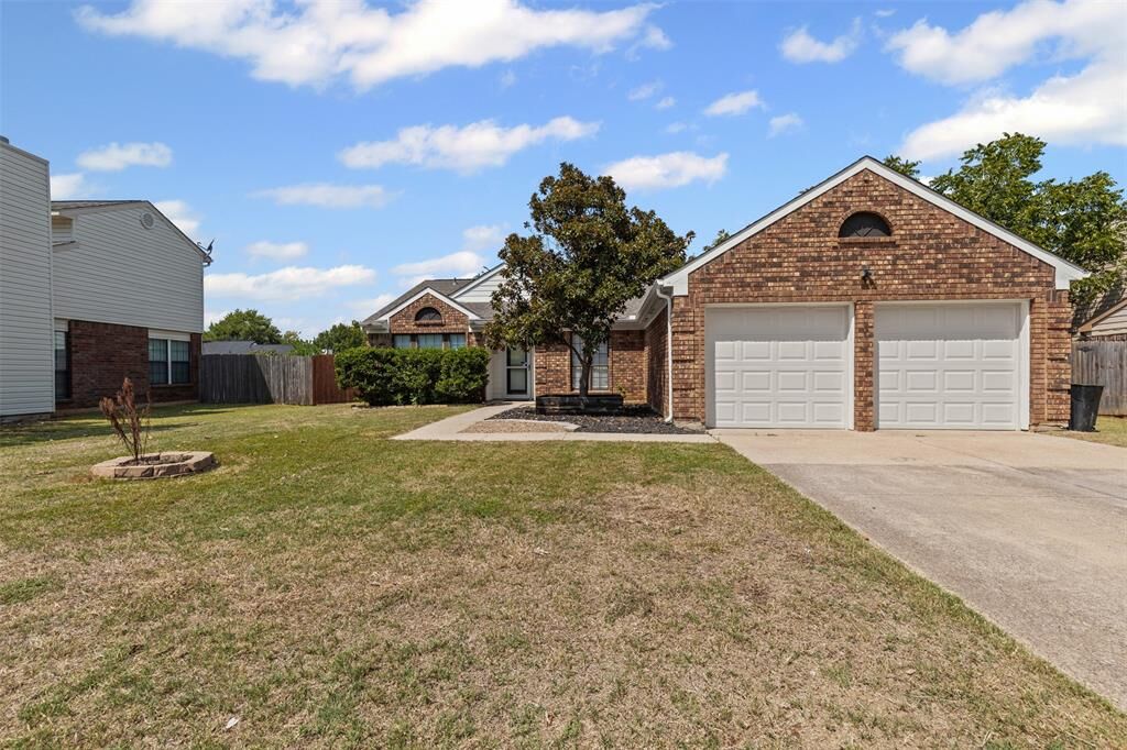 Property Photo:  2619 Bayberry Lane  TX 76039 