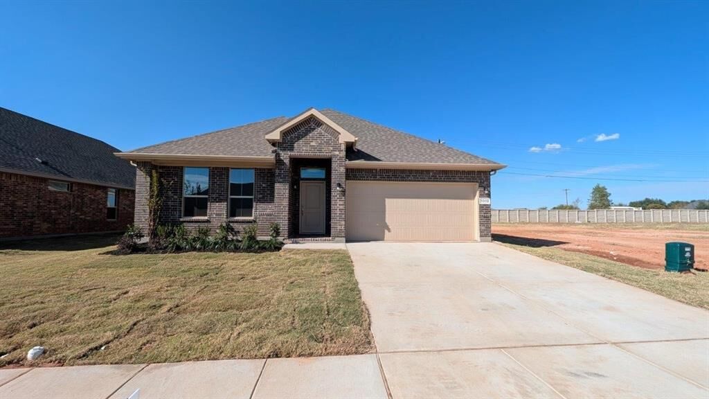 Property Photo: 1312 Bristol Way TX 76048
