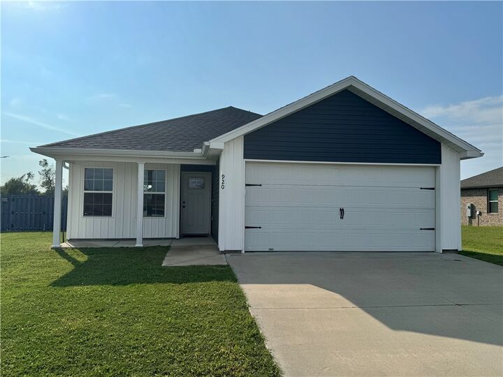 920 S Sparrow Street  Siloam Springs AR 72761 photo