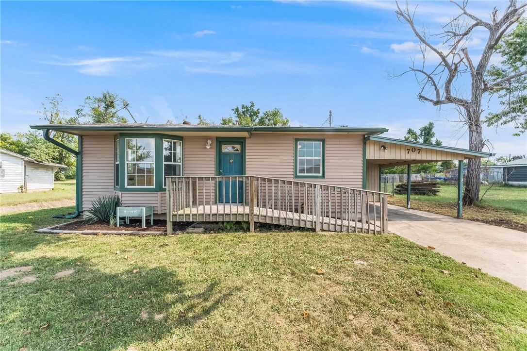 Property Photo:  707 6th Street  AR 72756 