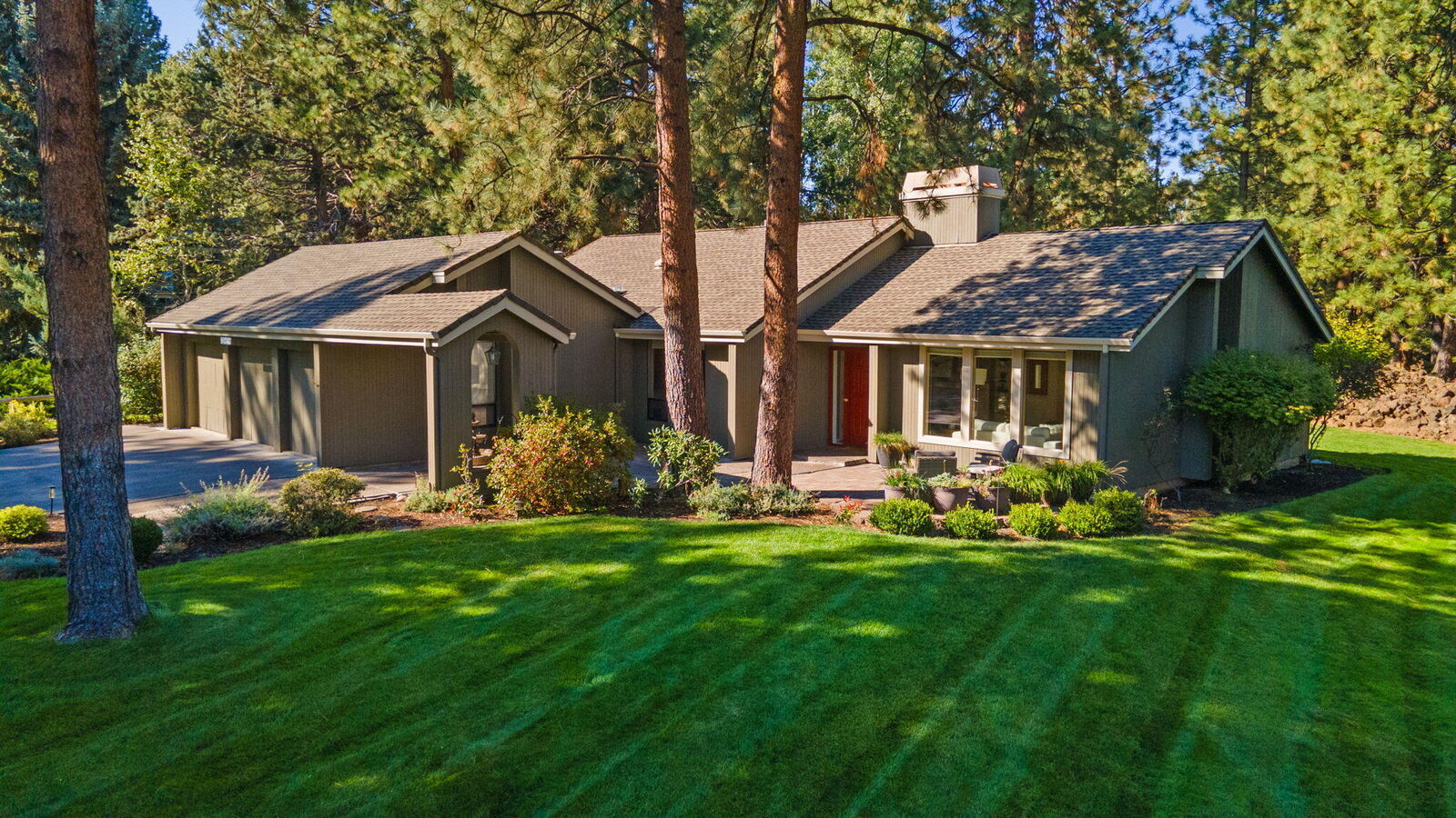 Property Photo:  20454 Steamboat  OR 97702 