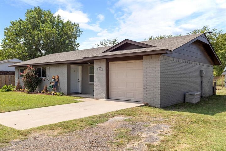 Property Photo:  103 Mark Avenue  OK 73074 