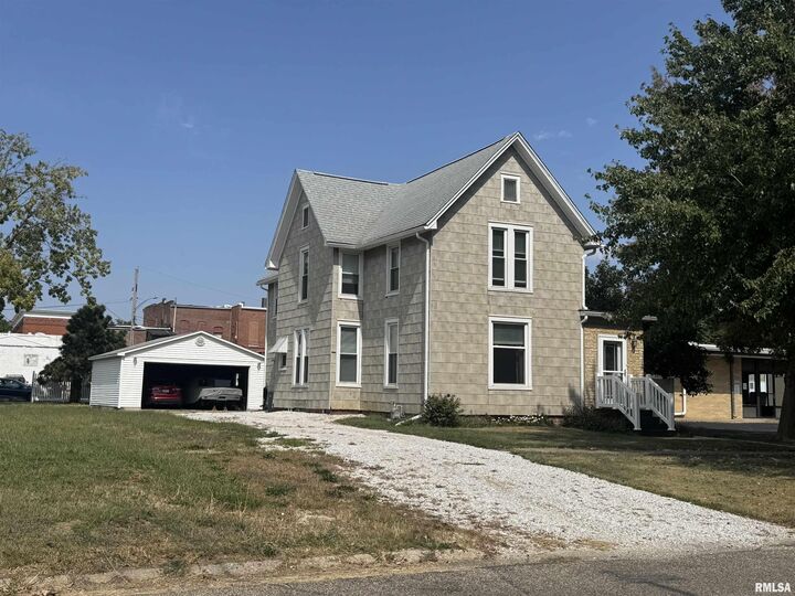 117 E Vernon Street  Farmington IL 61531 photo