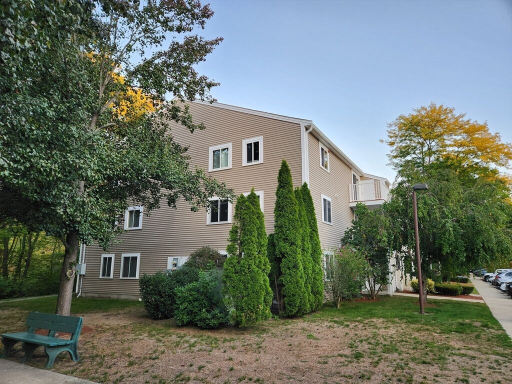 Property Photo:  6 Post Oak Ln 10  MA 01760 