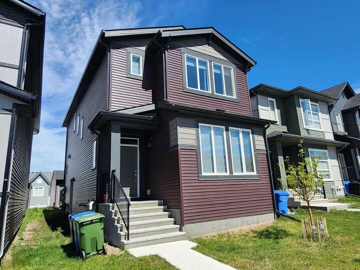 Property Photo:  292 Lucas Boulevard NW  AB T3P 1X2 