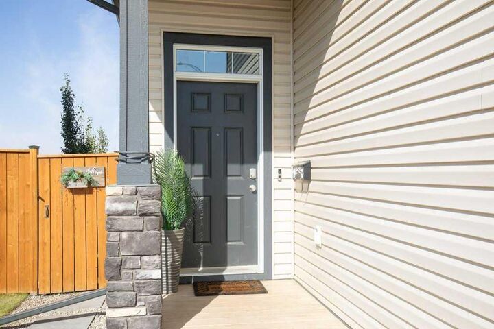 Property Photo:  18 Aurora Heights Boulevard  AB T4M 0M1 