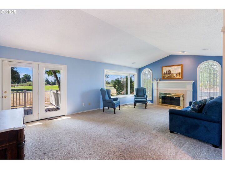 Property Photo: 5320 NW Edgebrook Pl OR 97229