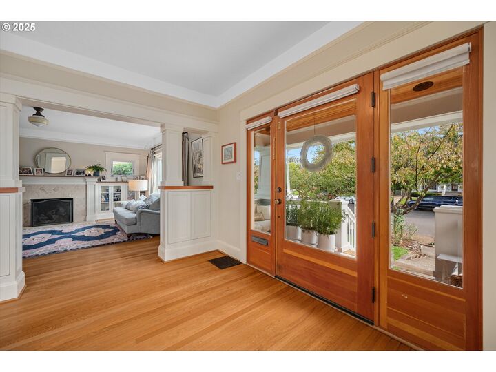 Property Photo:  3163 NE Regents Dr  OR 97212 