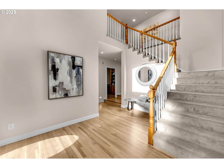 Property Photo:  8910 SW Lancelot Ln  OR 97219 