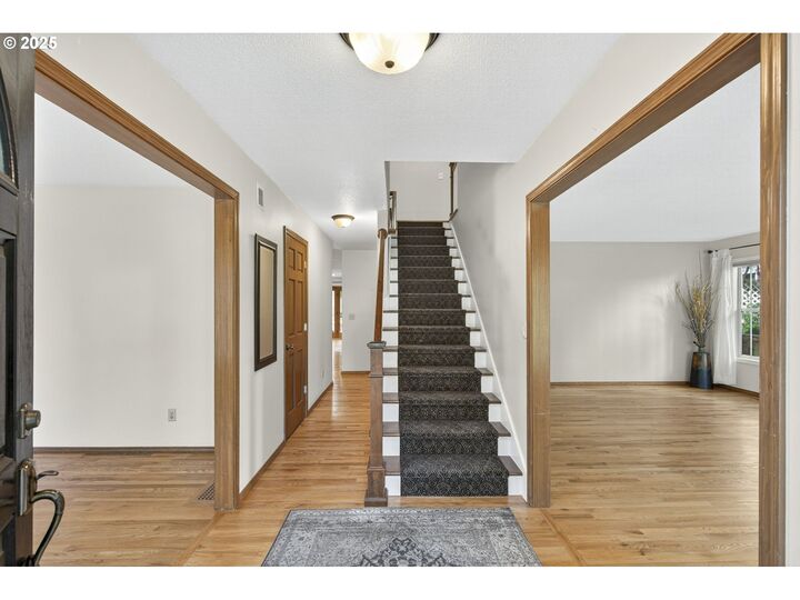 Property Photo:  7055 SW Canyon Dr  OR 97225 