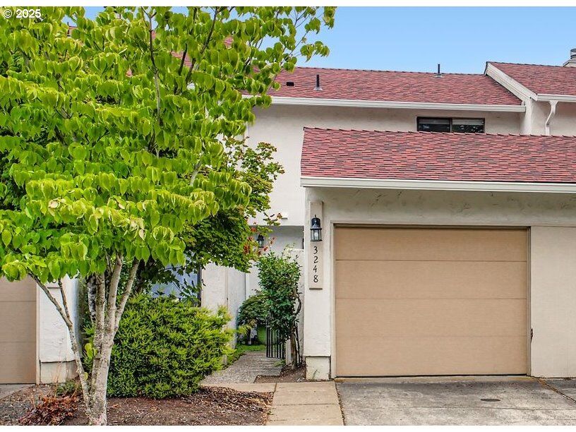 Property Photo:  3248 NE 29th St  OR 97030