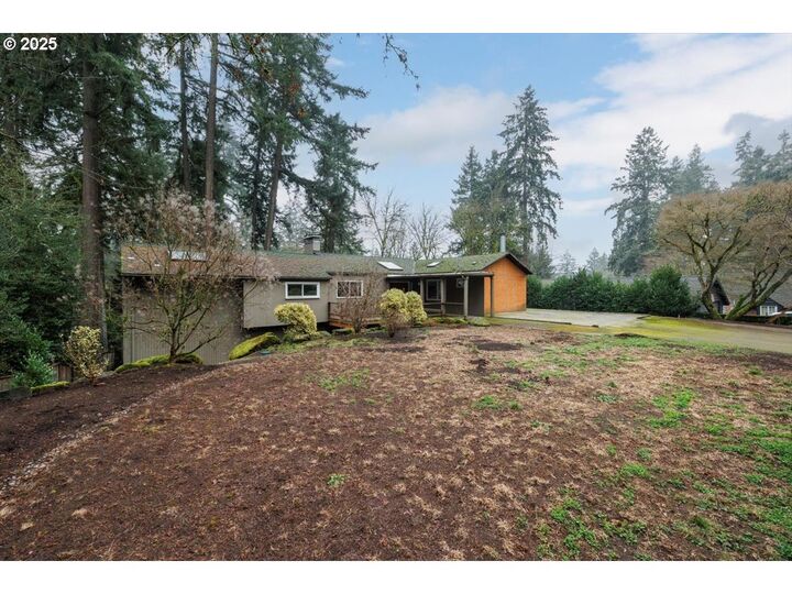 Property Photo: 245 Chandler Pl OR 97034