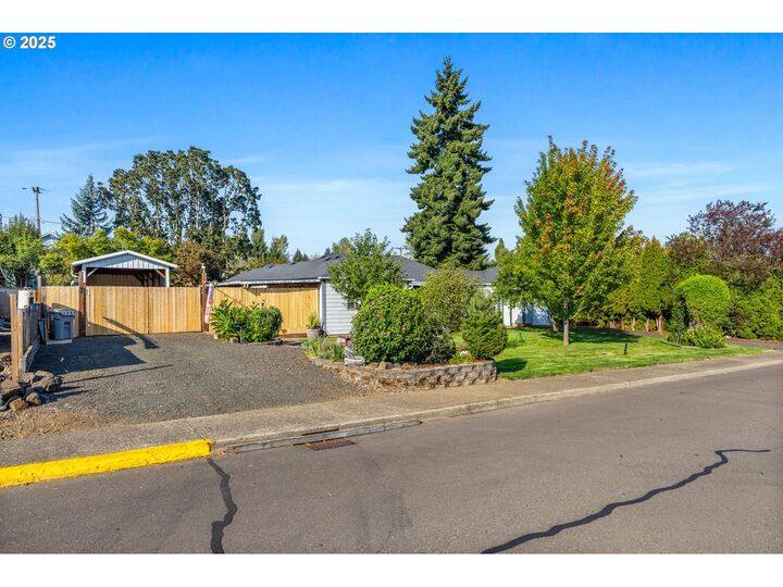 Property Photo: 192 NW Denton Ave OR 97338