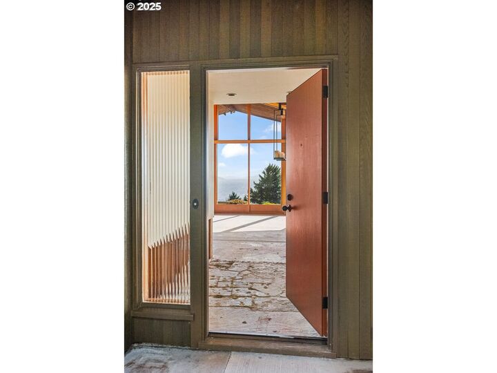 Property Photo: 1209 SW Hessler Dr OR 97239