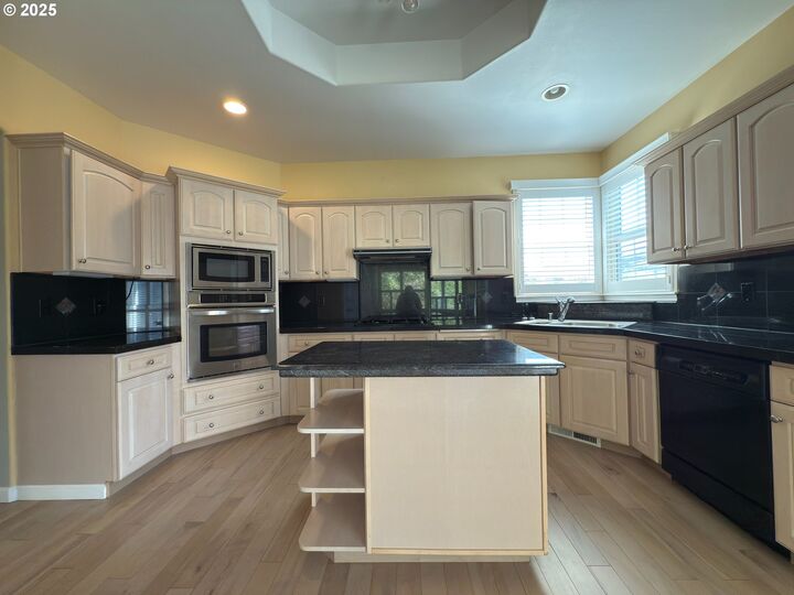 Property Photo:  980 Brooke Ln  OR 97415