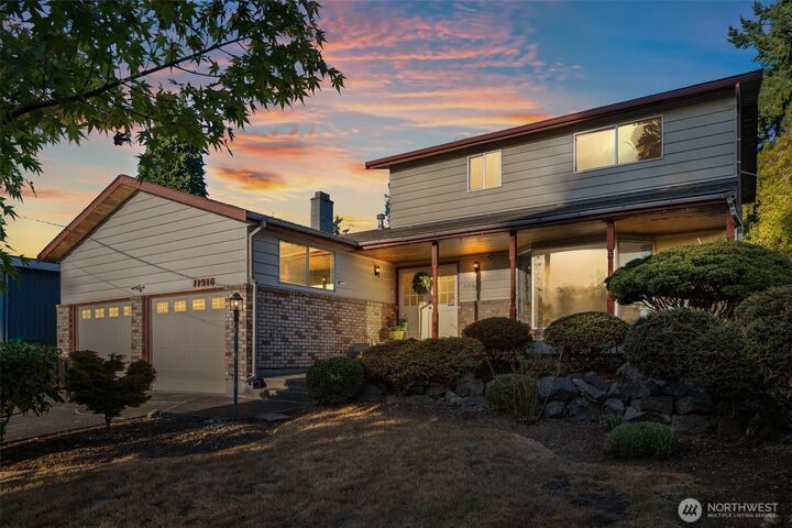 Property Photo:  11516  Bartlett Avenue NE  WA 98125 