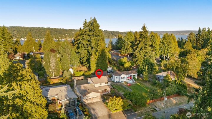 Property Photo:  11516  Bartlett Avenue NE  WA 98125