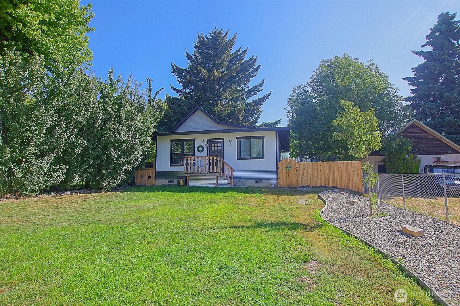 Property Photo: 308 Montgomery Avenue WA 98922