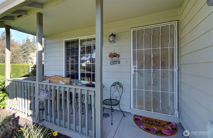 Property Photo:  710 SE 5th Way  WA 98604 
