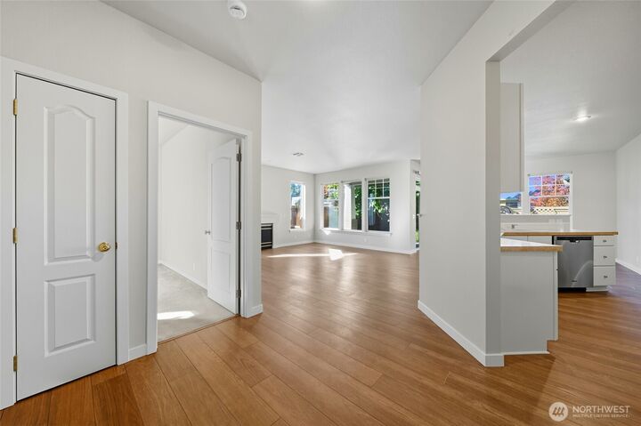 Property Photo: 702 SE Creekside Drive WA 99324