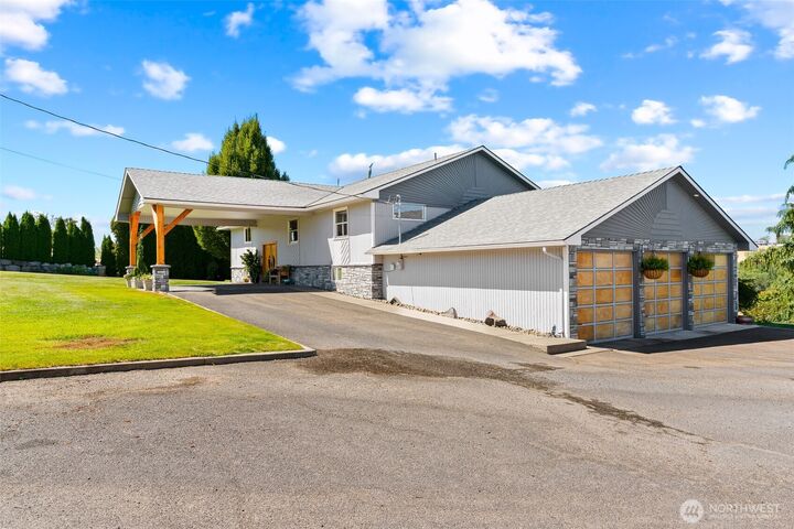 Property Photo:  12309  Douglas Road  WA 98908 